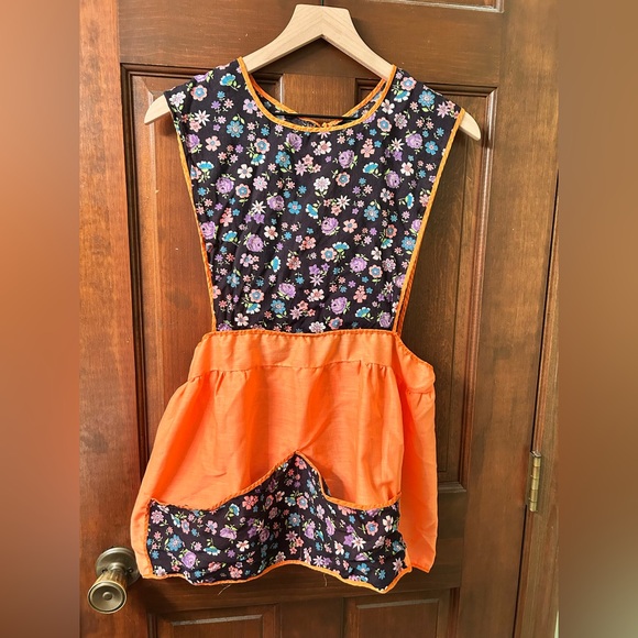 Vintage Other - VTG Adorable Floral handmade full apron with front pocket.